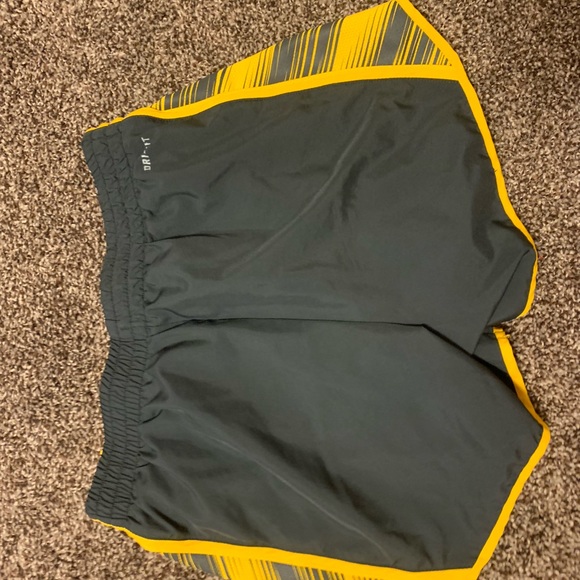 Nike dri-fit shorts - Picture 2 of 2
